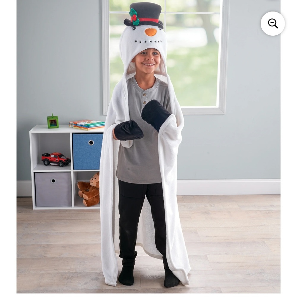 NEW Your Zone Kids White Snowman Glow in the Dark Hooded Throw, 40" x 50" Winter